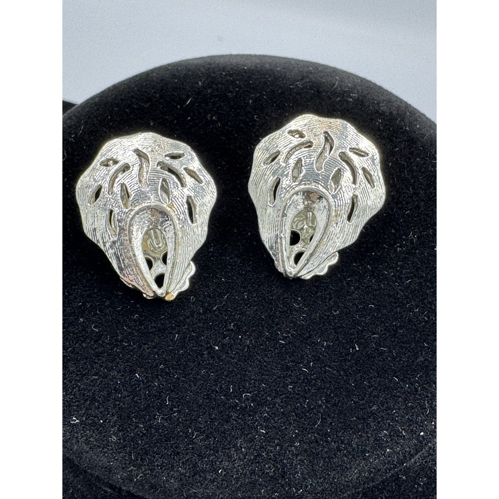 Vintage Silver Tone‎ Leaf Or Teardrop Shaped Clip On Earrings